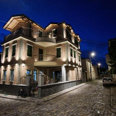Hotel Bujtina Behram Korce Exterior foto