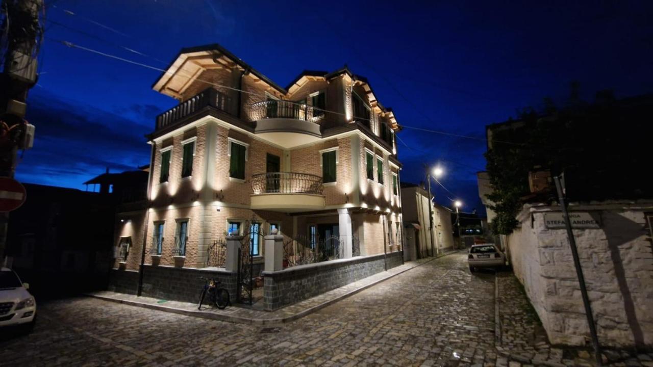 Hotel Bujtina Behram Korce Exterior foto